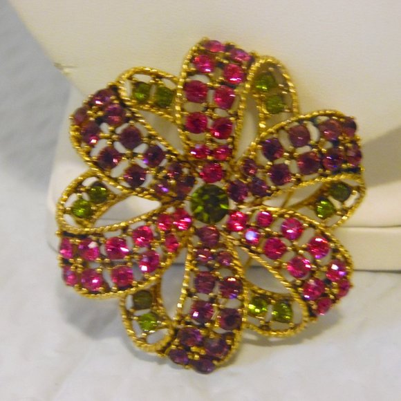 R. J. Graziano Multicolor Floral Crystal Brooch. - Picture 5 of 6